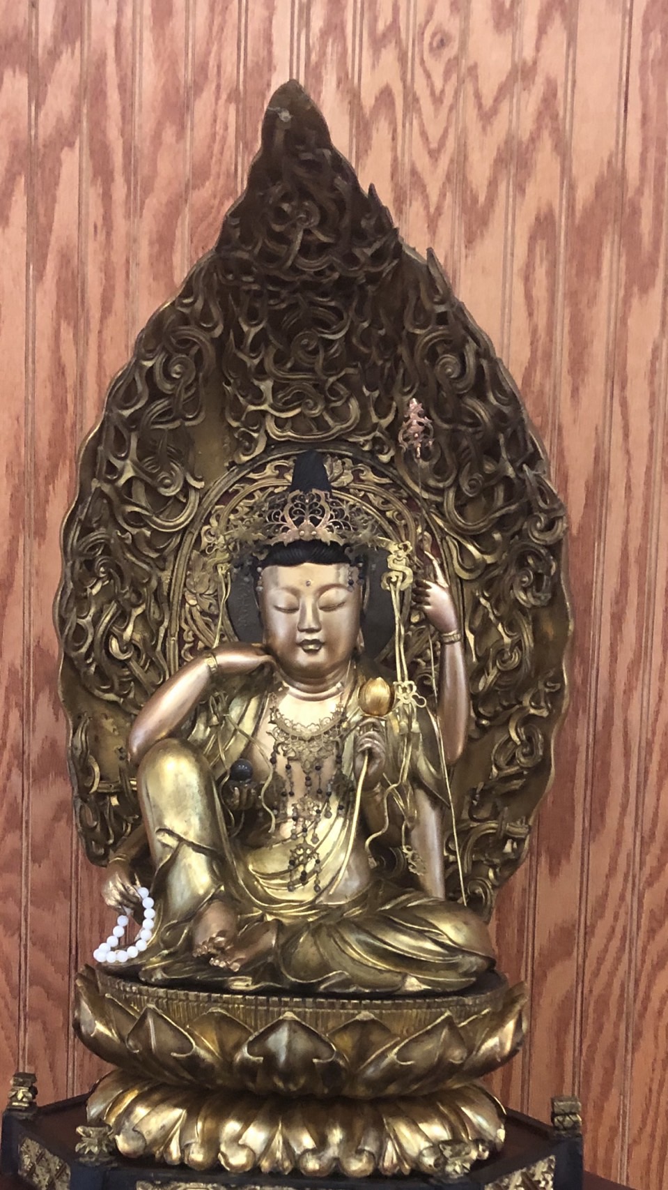 文殊菩薩像 · Manjushri statue